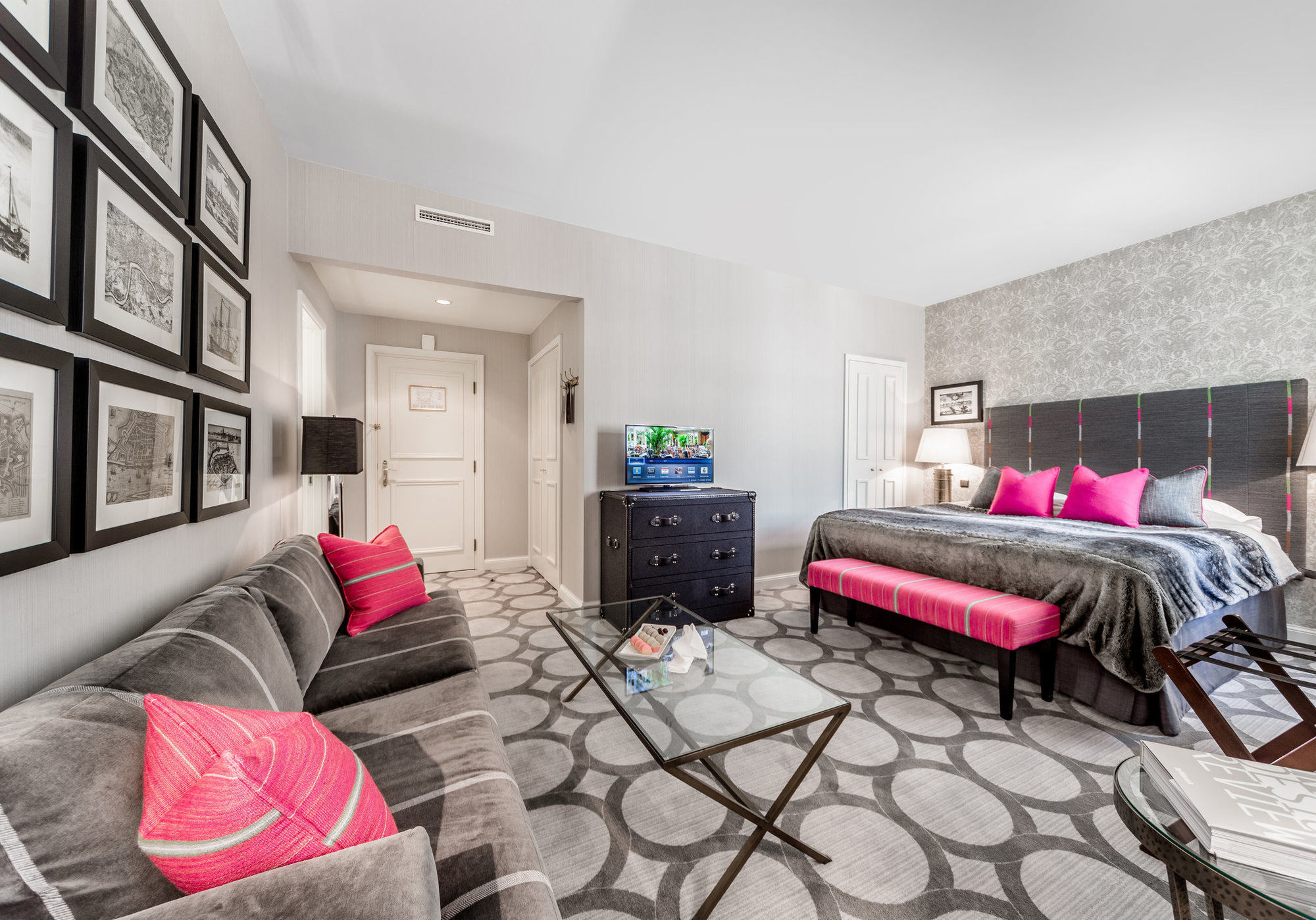 Grand Palace Hotel - Small Luxury Hotels Of The World Рига Екстер'єр фото A bedroom at the Bellagio